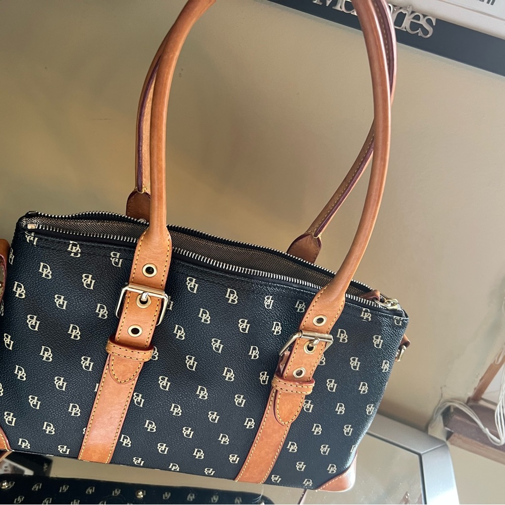 Dooney & Bourke handbag with optional shoulder strap